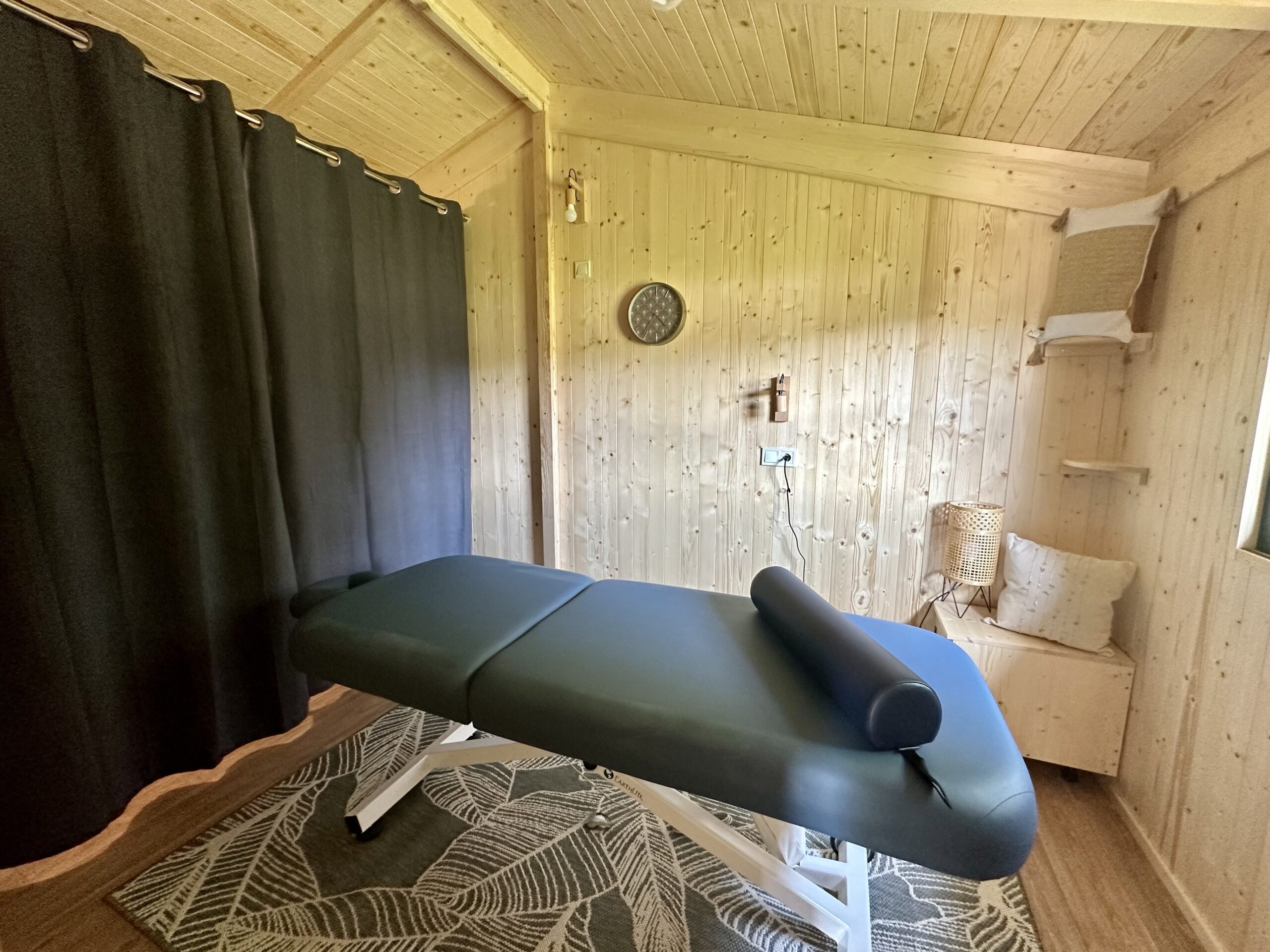 salle de massage pour un moment détente au Domaine de la Dombes